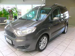 Grau Gebraucht 2018 Ford Tourneo Courier Titanium Van / Kleinbus | 12.900 €