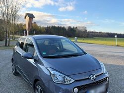 Grau Gebraucht 2017 Hyundai i10 Kleinwagen | 11.490 € (Fairer Preis)