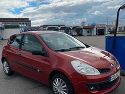 Rot Gebraucht 2006 Renault Clio II Kleinwagen | 1.800 € (Teuer)