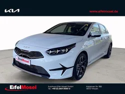 Weiß Neu 2025 Kia Ceed Spirit Limousine | 26.870 € (Fairer Preis)