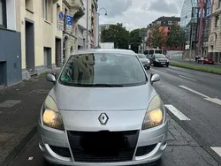 Grau Gebraucht 2010 Renault Mégane III Limousine | 4.900 € (Fairer Preis)