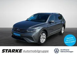Deep black perleffekt (metallic) Gebraucht 2022 VW Tiguan Allspace Life SUV | 37.940 € (Etwas zu teuer)