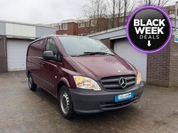 Rot Gebraucht 2011 Mercedes Vito Van / Kleinbus | 7.999 €
