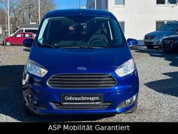 Blau Gebraucht 2017 Ford Tourneo Courier Trend Van / Kleinbus | 8.199 € (Fairer Preis)