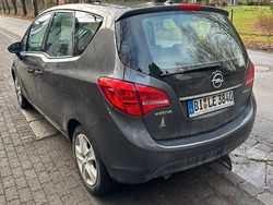 Grau Gebraucht 2010 Opel Meriva Edition Van / Kleinbus | 5.450 € (Teuer)