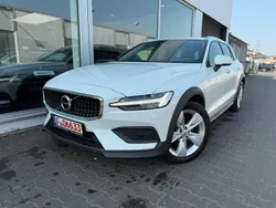 Weiß Gebraucht 2022 Volvo V60 CC Basis Kombi | 20.899 € (Guter Preis)
