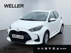 Weiss Gebraucht 2023 Toyota Yaris Comfort Limousine | 13.680 € (Guter Preis)