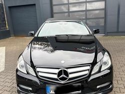 Schwarz Gebraucht 2011 Mercedes E250 Cabrio | 9.600 € (Fairer Preis)