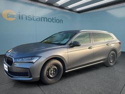 Grau Gebraucht 2025 Skoda Superb Kombi | 47.949 €