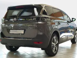 Farbe: diverse metallic Gebraucht 2022 Peugeot 5008 Allure+ Van / Kleinbus | 32.810 € (Teuer)