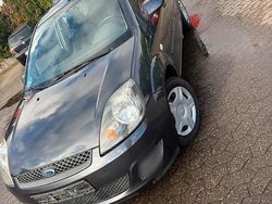 Grau Gebraucht 2007 Ford Fiesta Kleinwagen | 2.000 €
