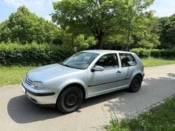 Silber Gebraucht 2001 VW Golf IV Limousine | 1.990 €