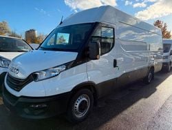 Weiss (bianco ic 194) Gebraucht 2023 Iveco Daily Van | 25.490 € (Guter Preis)