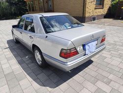 Silber Gebraucht 1994 Mercedes E320 Limousine | 20.000 €