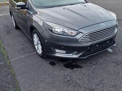 Grau Gebraucht 2015 Ford Focus Titanium Limousine | 5.990 € (Fairer Preis)