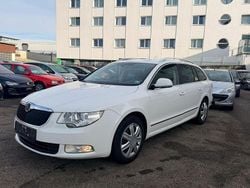 Weiß Gebraucht 2012 Skoda Superb Elegance Kombi | 4.990 € (Superpreis)