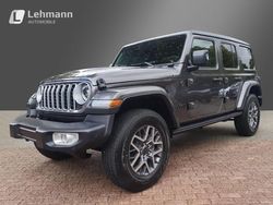 Grau (granite crystal met. clear coat) Neu 2025 Jeep Wrangler Unlimited Sahara SUV | 67.960 € (Etwas zu teuer)