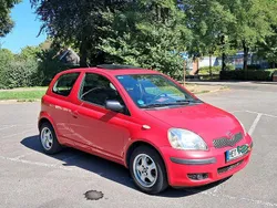 Rot Gebraucht 2005 Toyota Yaris Limousine | 1.099 € (Fairer Preis)