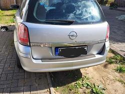 Silber Gebraucht 2005 Opel Astra Kombi | 500 €