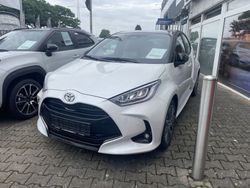 Weiß Gebraucht 2024 Toyota Yaris Hybrid Plus Limousine | 29.890 € (Etwas zu teuer)