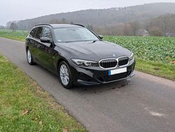 Schwarz Gebraucht 2022 BMW 320e Shadowline Kombi | 26.600 € (Guter Preis)