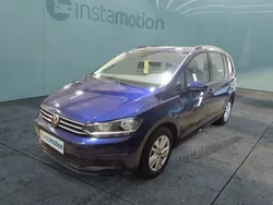 Blau Gebraucht 2024 VW Touran Comfortline Van / Kleinbus | 31.140 € (Fairer Preis)