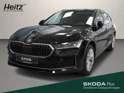Ebony schwarz metallic Gebraucht 2024 Skoda Superb LAURIN & KLEMENT Kombi | 53.990 €