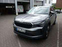 Graphitegrau metallic Gebraucht 2024 Skoda Kodiaq Selection SUV | 48.950 € (Teuer)