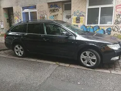 Schwarz Gebraucht 2011 Skoda Superb Elegance Kombi | 3.900 € (Fairer Preis)