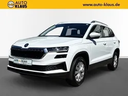 Weiß (metallic) Gebraucht 2024 Skoda Karoq Ambition SUV | 27.870 € (Superpreis)