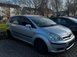 Grau Gebraucht 2006 Toyota Corolla Verso Van / Kleinbus | 3.500 € (Etwas zu teuer)