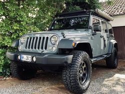 Grau Gebraucht 2015 Jeep Wrangler Unlimited SUV | 29.000 €