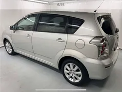 Grau Gebraucht 2004 Toyota Corolla Verso Luna Van / Kleinbus | 6.700 € (Etwas zu teuer)
