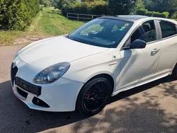 Weiß Gebraucht 2011 Alfa Romeo Giulietta Quadrifoglio Verde Kleinwagen | 8.499 € (Etwas zu teuer)
