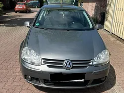 Grau Gebraucht 2007 VW Golf V Kleinwagen | 2.900 € (Fairer Preis)
