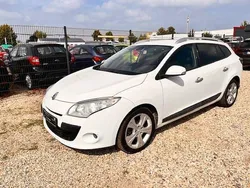 Weiß Gebraucht 2011 Renault Mégane III Limousine | 3.599 € (Teuer)