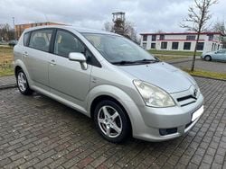 Grau Gebraucht 2004 Toyota Corolla Verso Van / Kleinbus | 3.200 € (Superpreis)