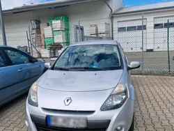 Silber Gebraucht 2009 Renault Clio II Kleinwagen | 2.450 €