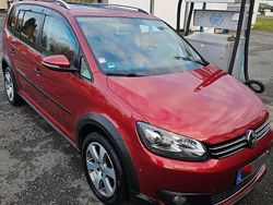 Rot Gebraucht 2013 VW Touran Cross Van / Kleinbus | 7.599 € (Guter Preis)