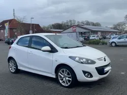 Weiß Gebraucht 2014 Mazda 2 Sports-Line Kleinwagen | 4.350 €