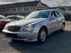 Silber Gebraucht 2001 Mercedes C200 Avantgarde Limousine | 2.000 €