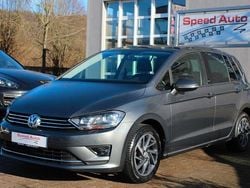 Grau Gebraucht 2017 VW Golf Sportsvan Sound Van / Kleinbus | 16.790 € (Fairer Preis)