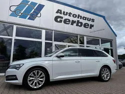 Weiß Gebraucht 2022 Skoda Superb Kombi | 30.950 € (Fairer Preis)