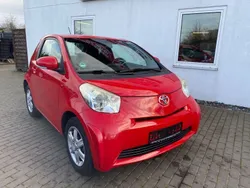 Rot Gebraucht 2009 Toyota iQ Basis Kleinwagen | 3.990 € (Fairer Preis)