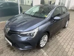 Grau Gebraucht 2021 Renault Clio V Zen Limousine | 17.888 € (Fairer Preis)