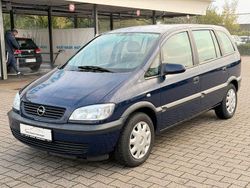 Blau Gebraucht 2002 Opel Zafira Selection Van / Kleinbus | 3.590 € (Teuer)
