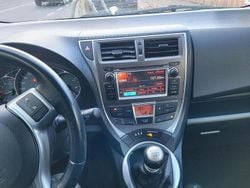 Grau Gebraucht 2011 Toyota Verso-S Van / Kleinbus | 5.400 € (Fairer Preis)