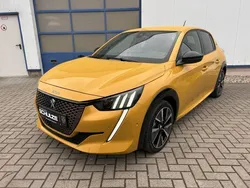 Gelb Gebraucht 2021 Peugeot e-208 GT Kleinwagen | 17.980 € (Fairer Preis)