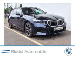 M carbonschwarz metallic Gebraucht 2024 BMW 520 M Sport Kombi | 49.380 € (Fairer Preis)