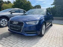 Blau Gebraucht 2014 Audi A3 Ambiente Limousine | 12.999 € (Guter Preis)